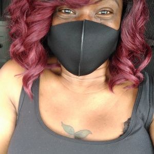 Meet your Posher, Mona